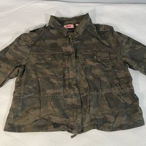Evri women’s camouflage utility jacket. Size OX.